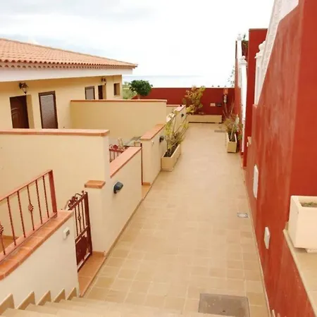 Casa Con Jardin Y Piscina , Costa Adeje , Tenerife アデヘ